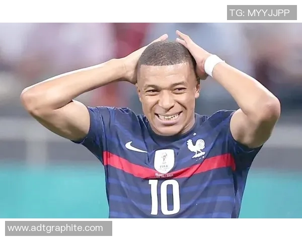 足球明星们的梦乡瞬间各异揭秘他们睡觉的独特姿势与习惯